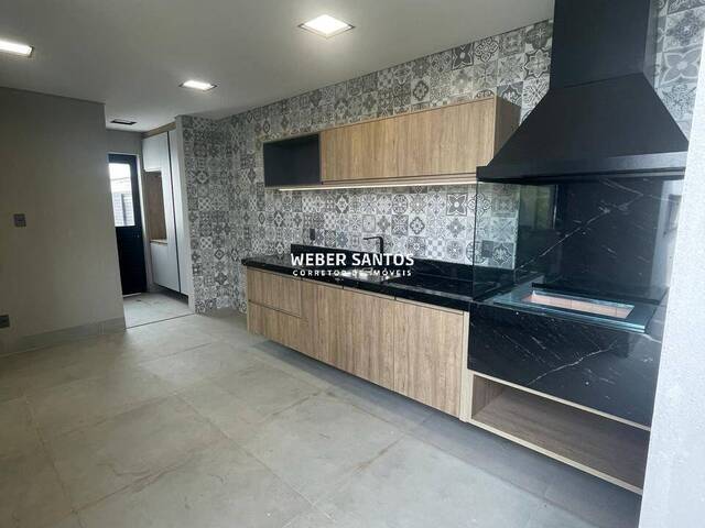 Casa para Venda em São José dos Campos - 3